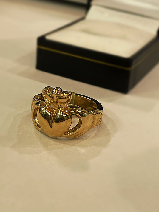 Claddagh Symbol History and Meaning