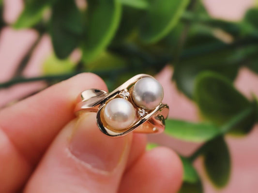 9ct Gold vintage Diamond & Pearl set twist ring