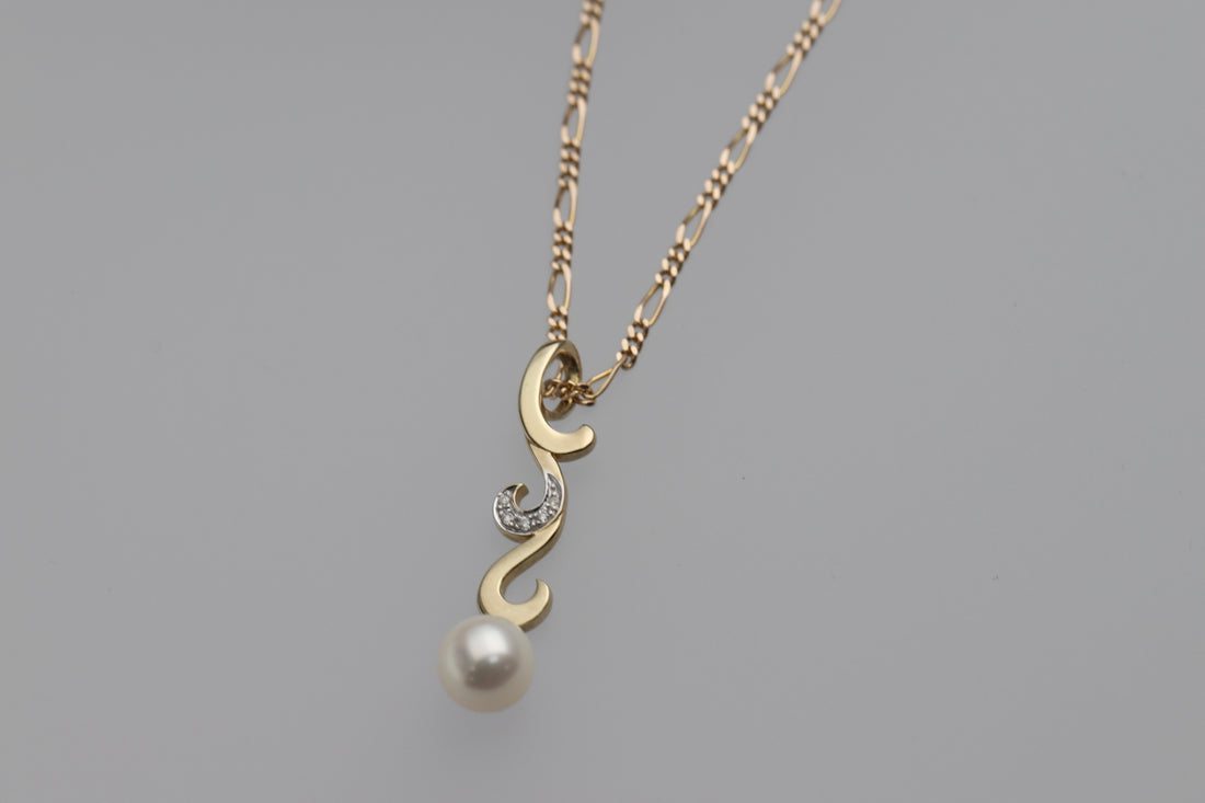 June Birthstone - Pearl!