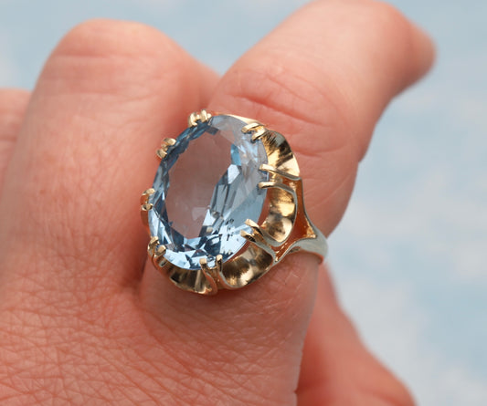 9ct gold blue topaz set dress ring