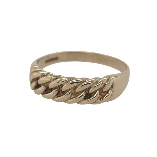 This pre-owned 9ct yellow gold curb link band ring is a distinctive design, featuring traditional curb link detailing across the front.
Design: Featuring a classic curb link-inspired design, this ring has interlocking link detailing finished in warm 9ct yellow gold.
Material: Made from 9-carat yellow gold.
Ring Detail: The front of the band measures approximately 6mm wide and features a curb link-style design.
Size & Weight: Ring size X. Total weight 4.70 grams.