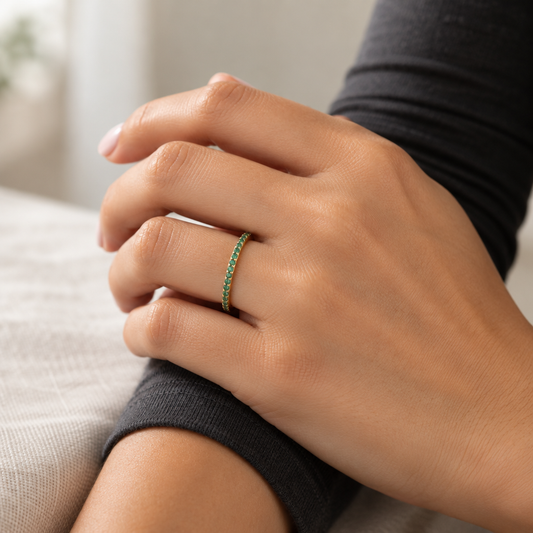 9ct Gold & Emerald Band Ring
