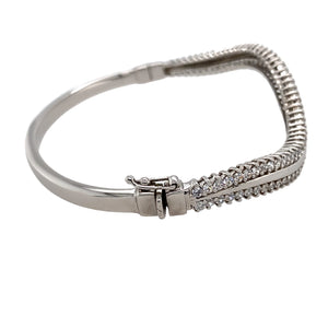Preowned 9ct White Gold & Cubic Zirconia Set Wave Hinged Bangle with the weight 12.80 grams. The bangle is 6.6cm diameter and the front of the bangle width is 6mm 