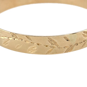 New 9ct Yellow Solid Gold Patterned Children's Bangle with the weight 9.20 grams. The bangle diameter is 5.5cm and the bangle width is 8mm