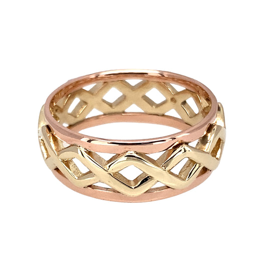 Bring timeless craftsmanship and heritage design to your collection with this pre-owned 9ct yellow and rose gold Clogau Weave band ring, a bold and intricate piece with lasting appeal.
Design: The band measures 8mm wide and features an interwoven weave pattern, creating a textured and distinctive look.
Material: Made from 9-carat yellow and rose gold, the two-tone finish highlights the intricate design and adds depth and contrast.