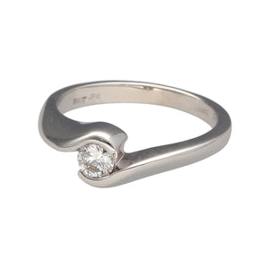 Preowned 9ct White Gold & Diamond Twist Solitaire Ring in size K with the weight 3 grams. The diamond is approximately 22pt with approximate clarity VS2 - Si1 and colour J - M
