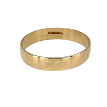 Load image into Gallery viewer, Preowned 9ct Yellow Gold 4mm Wedding Band Ring in size O with the weight 1.10 grams
