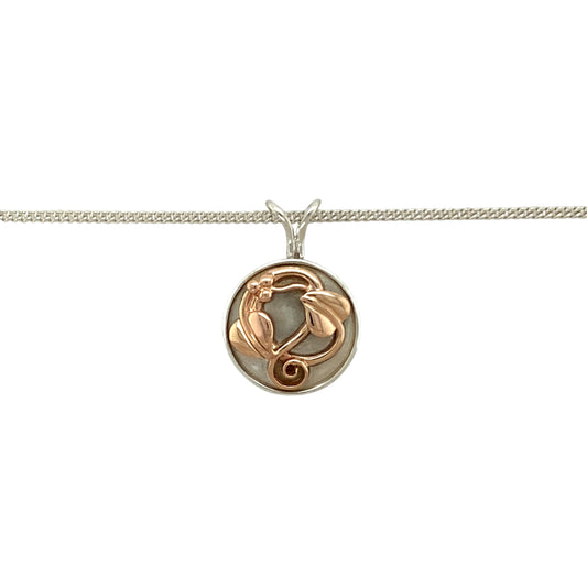 Preowned 925 Silver with 9ct Rose Gold Clogau Tree of Life Round Pendant on an 18" Clogau curb chain with the weight 5.90 grams. The pendant is 2.3cm long including the bail