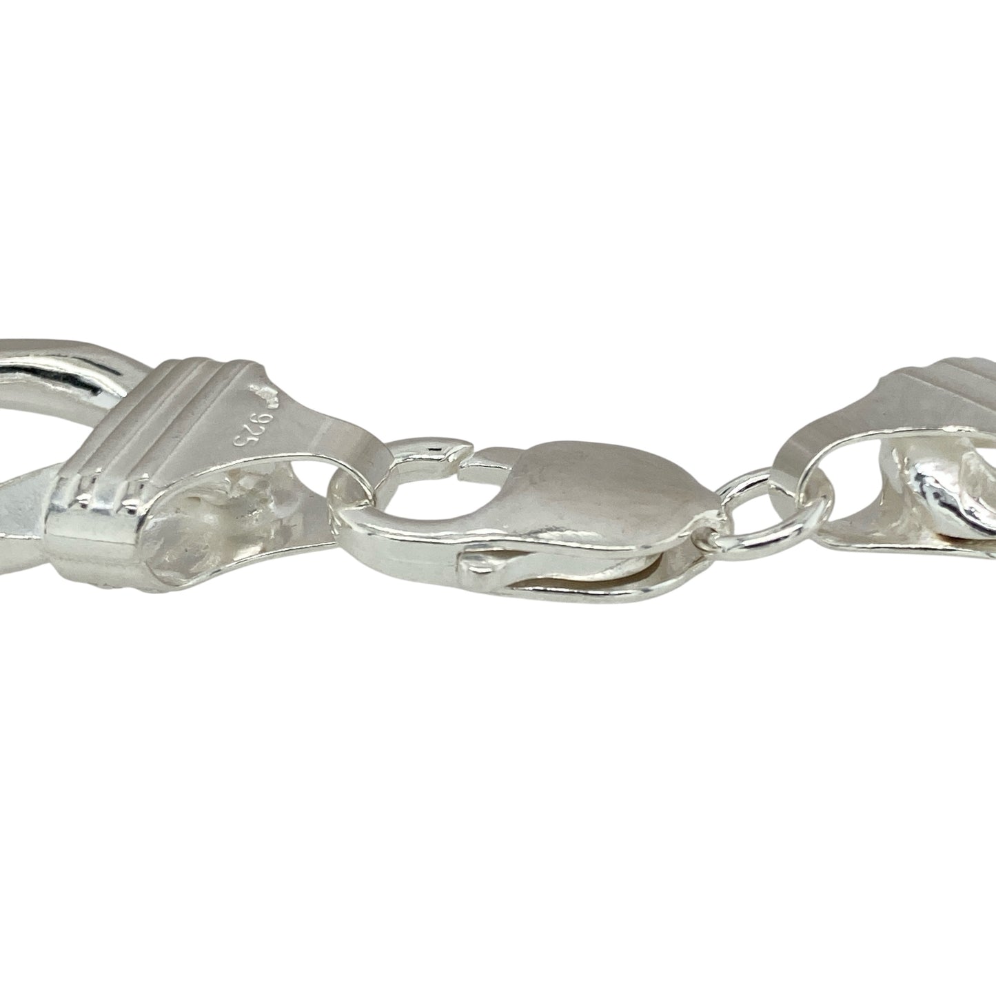 Bring bold style and timeless strength to your jewellery collection with this new 925 silver 9.5" curb bracelet—a statement piece with substantial weight and classic design.
Design: This bracelet features a traditional curb link pattern with a bold 16mm link width, offering a strong and confident look with a smooth, polished finish.
Material: Made from solid 925 sterling silver, the high-shine surface adds a sleek, modern edge to the substantial design.