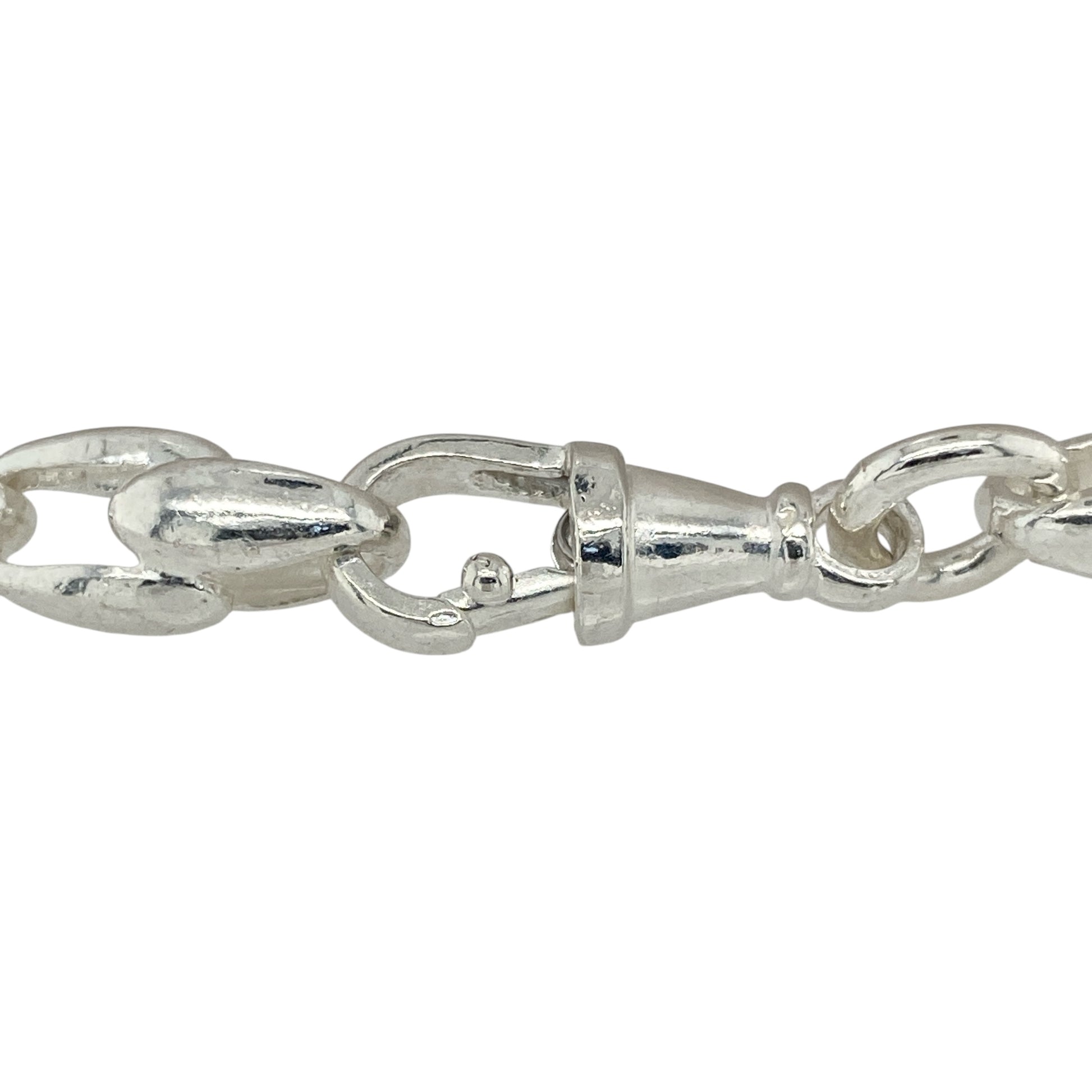 Bring graceful detail and floral charm to your jewellery collection with this new 925 silver 8" patterned tulip link bracelet—a delicate yet distinctive piece inspired by nature's elegance.
Design: Featuring 7mm wide tulip-shaped links with fine patterning, this bracelet offers a refined floral-inspired look with subtle texture.
Material: Made from solid 925 sterling silver, the polished finish enhances the intricate design while delivering a soft, elegant shine.