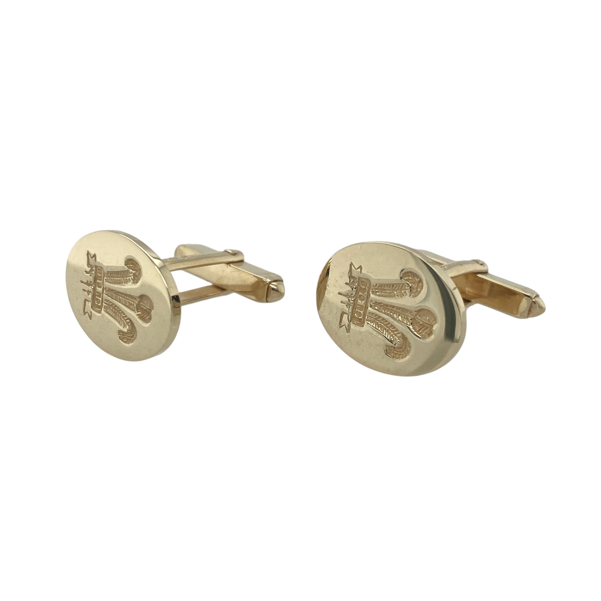 Add a touch of heritage and refinement to your formal wear with these pre-owned 9ct yellow gold Welsh Three Feathers cufflinks—classic symbols with timeless style.
Design: Each oval cufflink features a detailed engraving of the Prince of Wales’s Three Feathers emblem, presented in a polished oval shape for a clean, elegant finish.
Material: Made from 9-carat yellow gold, the warm tone and smooth surface reflect traditional craftsmanship and enduring quality.