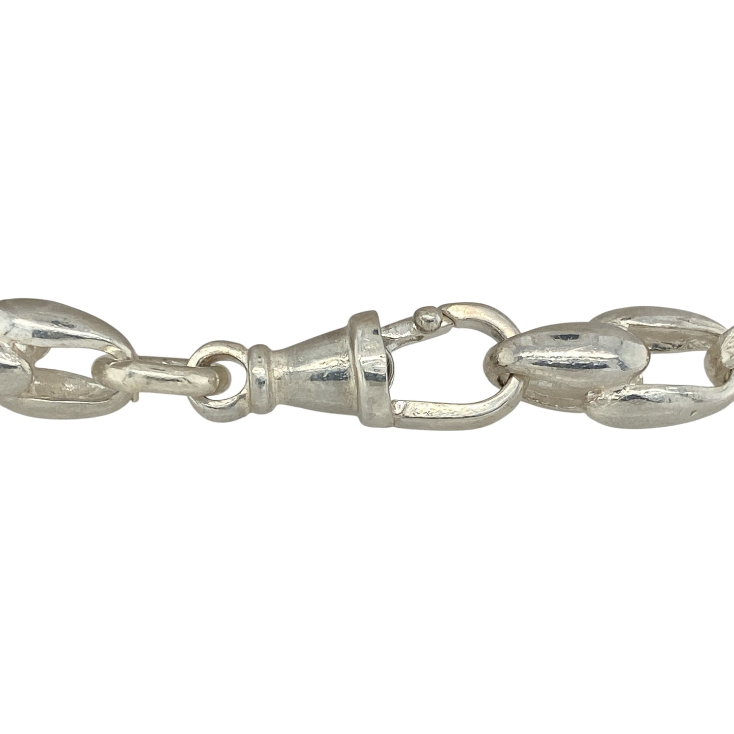 Add sparkle and charm to your collection with this new 925 silver cubic zirconia tulip bracelet, a timeless floral-inspired design—perfect for everyday elegance or special occasions.
Design: The bracelet features tulip-shaped links accented with cubic zirconia, each measuring 7mm in width, creating a refined and eye-catching look.
Material: Made from 925 sterling silver, the polished finish enhances durability and highlights the brilliance of the stones.