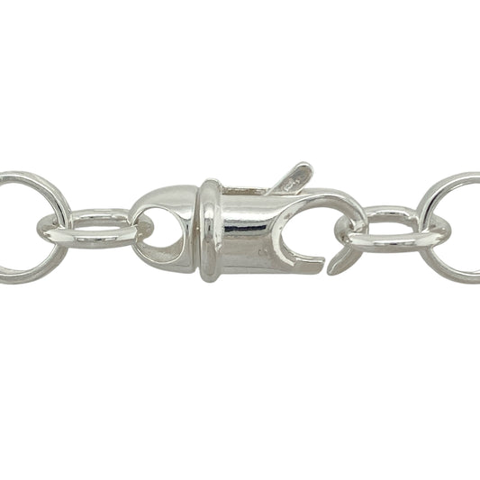 Bring striking style and refined craftsmanship to your collection with this new 925 silver 22" patterned Belcher chain, combining bold design with timeless appeal—perfect for statement wear or elevated everyday style.
Design: The chain features a classic Belcher link pattern with large 12mm round links, alternating between patterned and plain finishes to create a dynamic contrast of texture and shine.