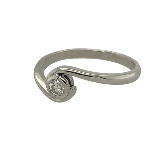 Bring elegant simplicity and timeless sparkle to your collection with this pre-owned 18ct white gold diamond set twist solitaire ring—perfect for everyday wear or as a symbol of love and commitment.
Design: The ring features a single brilliant-cut diamond of approximately 0.11ct, held in a graceful twist setting that enhances the stone’s natural brilliance. The flowing design adds a modern touch to a classic solitaire style.