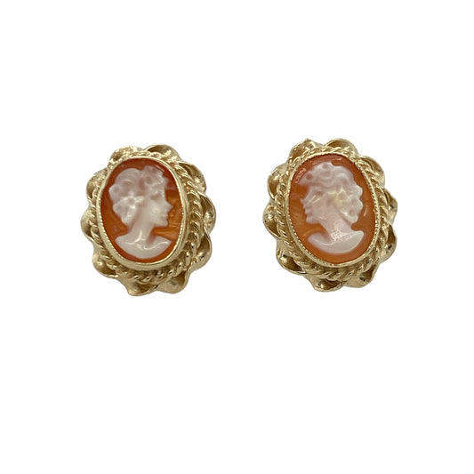 Add vintage charm and timeless elegance to your collection with these pre-owned 9ct yellow gold and cameo oval stud earrings — a classic design that beautifully captures traditional craftsmanship.
Design: Each earring features an oval cameo measuring 9mm by 7mm, intricately carved with fine detail and framed by a rope-style gold surround for a refined, antique-inspired look.