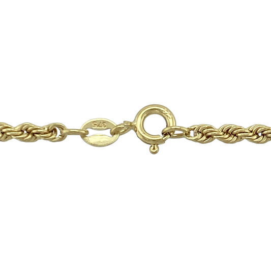 Enhance your jewellery collection with this pre-owned 9ct yellow gold rope chain, combining classic design and subtle shine—perfect for everyday wear or layering with other pieces.
Design: The chain features an intricate rope-style link pattern that creates a beautiful twisted texture, adding depth and movement to the design.
Material: Made from 9-carat yellow gold, offering a rich tone and polished finish that complements any look.