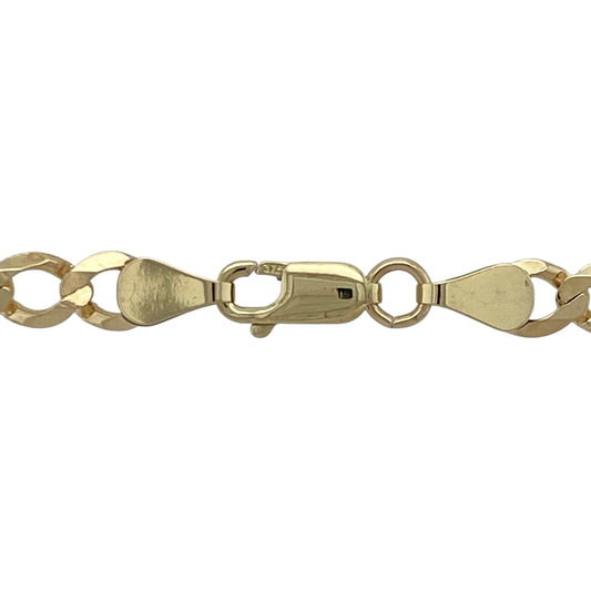 Make a bold statement with this pre-owned 9ct yellow gold curb chain, offering classic strength and unmistakable style—perfect for confident everyday wear or standout layering.
Design: The chain showcases traditional flat curb links with a smooth, polished finish, creating a sleek and masculine look.
Material: Made from 9-carat yellow gold, its rich tone and lustrous surface bring timeless appeal and lasting quality.