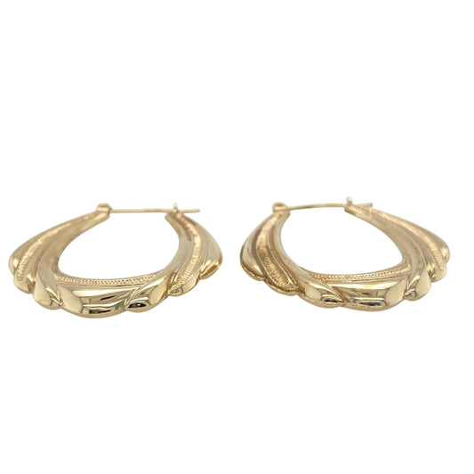 Add timeless elegance and refined texture to your look with these pre-owned 9ct yellow gold patterned oval creole earrings, combining classic design with a hint of intricate detail—perfect for everyday wear or special occasions.
Design: Each earring features a graceful oval creole shape adorned with delicate patterned detailing that catches the light for subtle sparkle and sophistication.