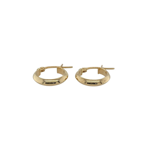 Add a touch of classic elegance to your everyday style with these pre-owned 9ct yellow gold small polished creole hoop earrings, offering timeless simplicity and effortless shine.
Design: Each earring features a traditional small creole hoop design with a smooth, polished surface that reflects light beautifully for a clean, refined look.