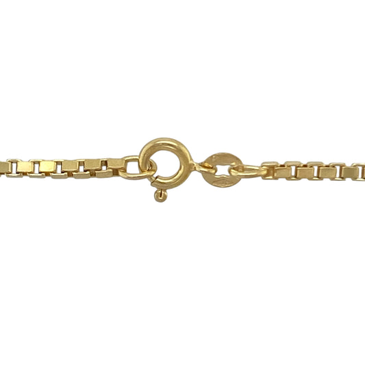 Bring sleek structure and classic shine to your collection with this pre-owned 9ct yellow gold box chainβan elegant and durable choice for everyday wear.
Design: Featuring a traditional box-link style with a refined 2mm link width, the chain offers a clean, geometric profile that reflects the light beautifully.
Material: Made in 9-carat yellow gold, the polished finish adds a warm, radiant glow to the smooth, squared links.
