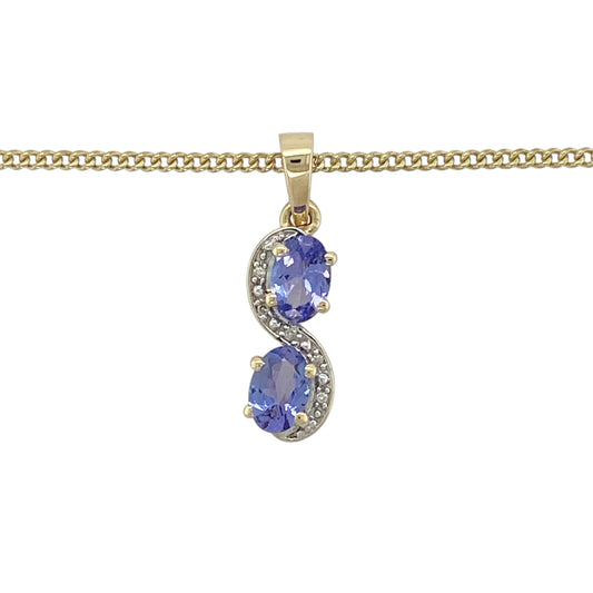 Bring elegant colour and refined sparkle to your jewellery collection with this pre-owned 9ct yellow gold diamond and tanzanite swirl pendant on an 18" curb chain β a graceful piece with flowing lines and vibrant brilliance.
Design: The pendant measures 2.4cm in length including the bail and features a stylish swirl design set with two 7mm by 5mm oval tanzanite stones, complemented by delicate diamonds for added sparkle and movement.