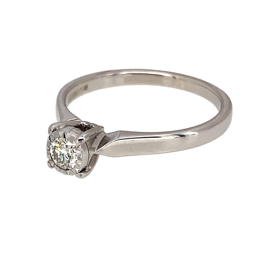 Preowned 9ct White Gold & Diamond Illusion Set Solitaire Ring in size M with the weight 2.10 grams. The diamond is approximately 15pt
