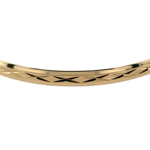 Preowned 9ct Yellow Solid Gold Engraved Patterned Bangle with the weight 5.70 grams. The bangle width is 4mm and the bangle diameter is 6.7cm 