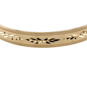 Preowned 9ct Yellow Gold Patterned Expander Bangle with the weight 7.10 grams and bangle width 7mm. The bangle diameter is 5.5cm when closed and is 6.7cm when fully expanded