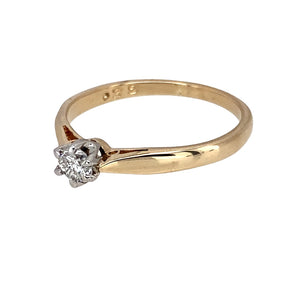 Preowned 9ct Yellow and White Gold & Diamond Set Solitaire Ring in size N with the weight 2 grams. The diamond is approximately 25pt with approximate clarity Si and colour K - M