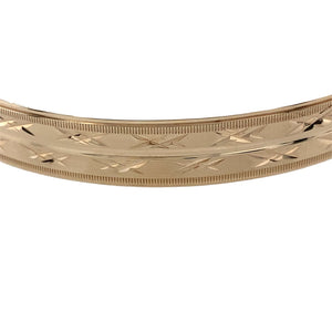 Preowned 9ct Yellow Solid Gold Patterned Expanding Bangle with the weight 13.70 grams and bangle width 8mm. The bangle diameter is 6.7cm when closed and 7.8cm when fully expanded