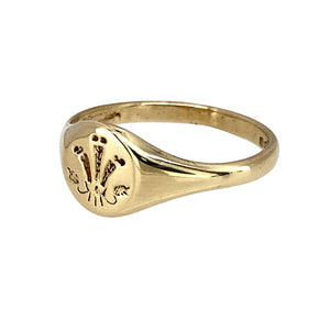 Preowned 9ct Yellow Gold Three Feather Signet Ring in size M with the weight 2.20 grams. The front of the ring is 8mm high
