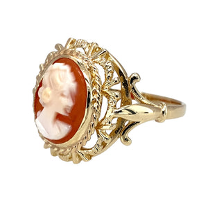 Preowned 9ct Yellow Gold & Cameo Set Oval Ring in size P with the weight 3.90 grams. The cameo stone is 12mm by 10mm