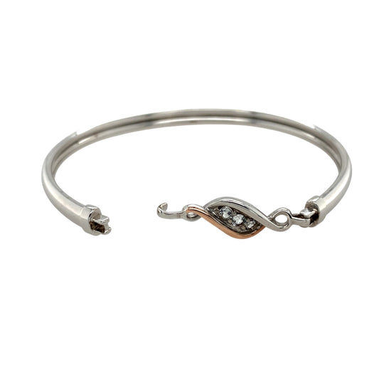 Add a meaningful and elegant piece to your jewellery collection with this pre-owned 925 silver with 9ct rose gold & white topaz set Clogau 'Past, Present, and Future' bangle, featuring:
Design: A sophisticated bangle symbolising Past, Present, and Future, representing love and connection through time.
Material: A combination of 925 sterling silver and 9-carat rose gold, creating a beautiful two-tone contrast.
Gemstones: Set with three white topaz stones, each measuring 3mm in diameter