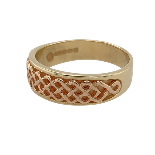 Bring romantic elegance and timeless charm to your collection with this pre-owned 9ct yellow and rose gold Clogau Lady Guinevere style band ring, inspired by heritage design with a graceful finishβperfect for everyday wear or special occasions.
Design: The band measures 7mm wide at the front and features an intricate Lady Guinevere style pattern, blending soft curves with elegant detail.
