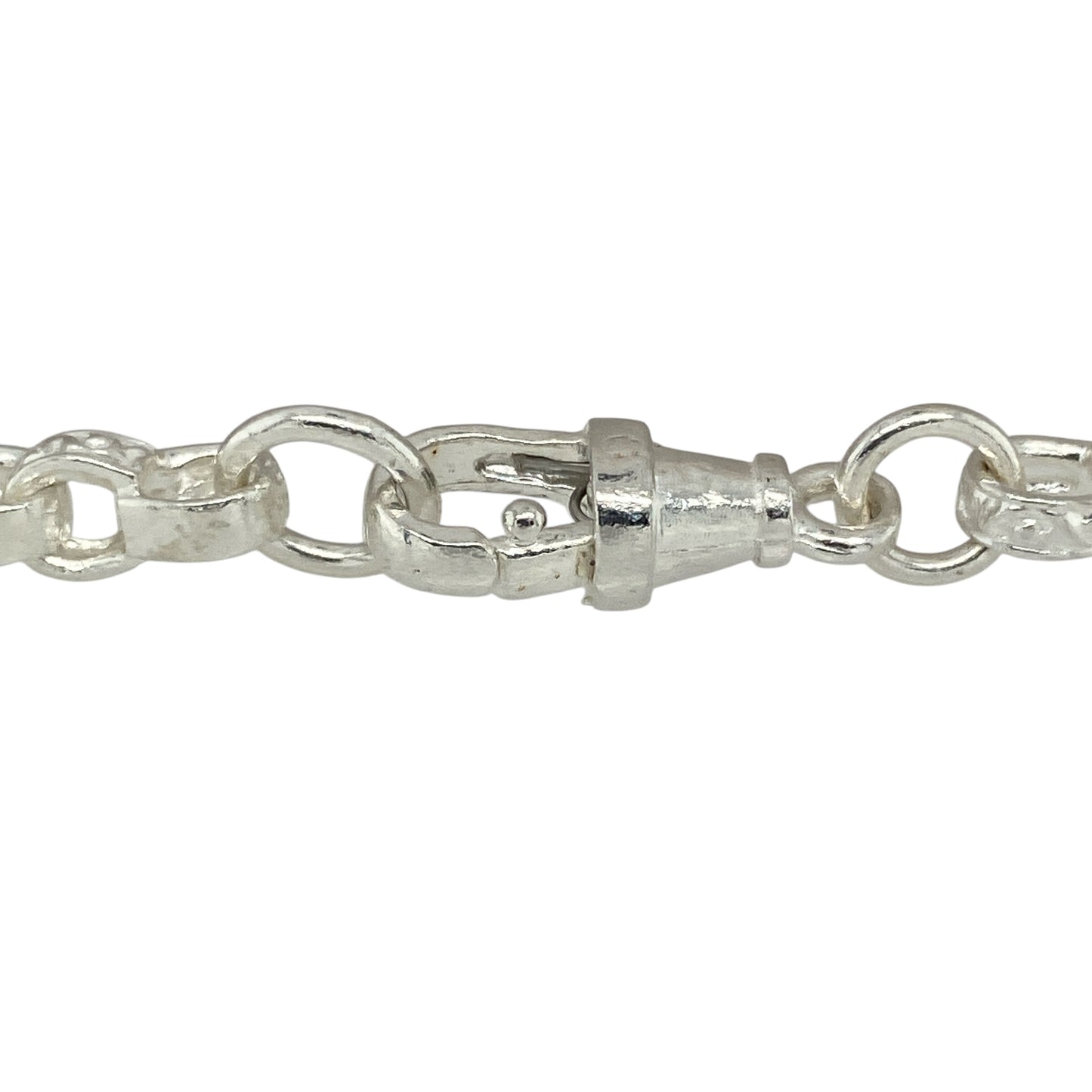 Bring delicate detail and refined elegance to your jewellery collection with this new 925 silver 7.5" patterned engraved oval micro belcher bracelet—a subtle and beautifully crafted piece perfect for everyday wear.
Design: Featuring 2mm wide oval micro belcher links, each one finely engraved with a patterned finish that adds texture and understated sparkle.
Material: Made from solid 925 sterling silver, the polished and detailed surface provides a sleek, high-shine look with intricate styling.