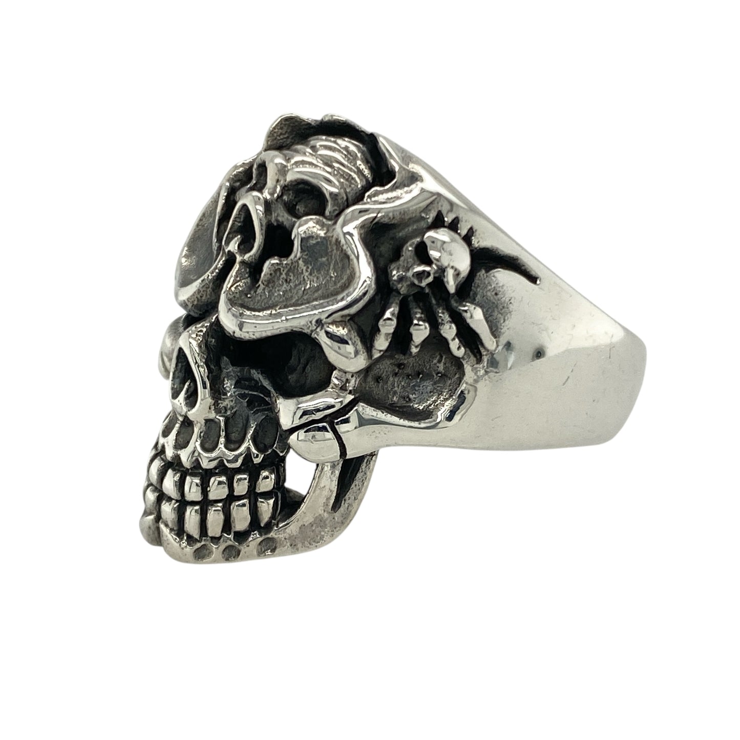 Bring striking detail and fearless style to your collection with this new 925 silver multi skull ring, offering a bold design and powerful presence—perfect for those who love edgy, statement-making jewellery.
Design: The ring features a dramatic front measuring 28mm high, showcasing one central skull with another smaller skull set into its head, and two additional skulls on each side. This layered design creates depth and intensity, symbolising strength, rebellion, and individuality.