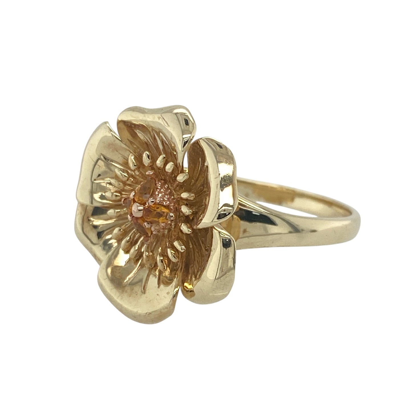 Brighten your collection with this pre-owned 9ct yellow and rose gold Clogau flower ring, showcasing a vibrant citrine and bold floral design.
Design: The ring features a striking floral motif with a warm citrine stone at its centre, framed by detailed gold petals and measuring approximately 2cm in height across the front.
Material: Made from 9-carat yellow and rose gold, this piece incorporates rare Welsh gold, offering rich tones and distinctive Clogau character.