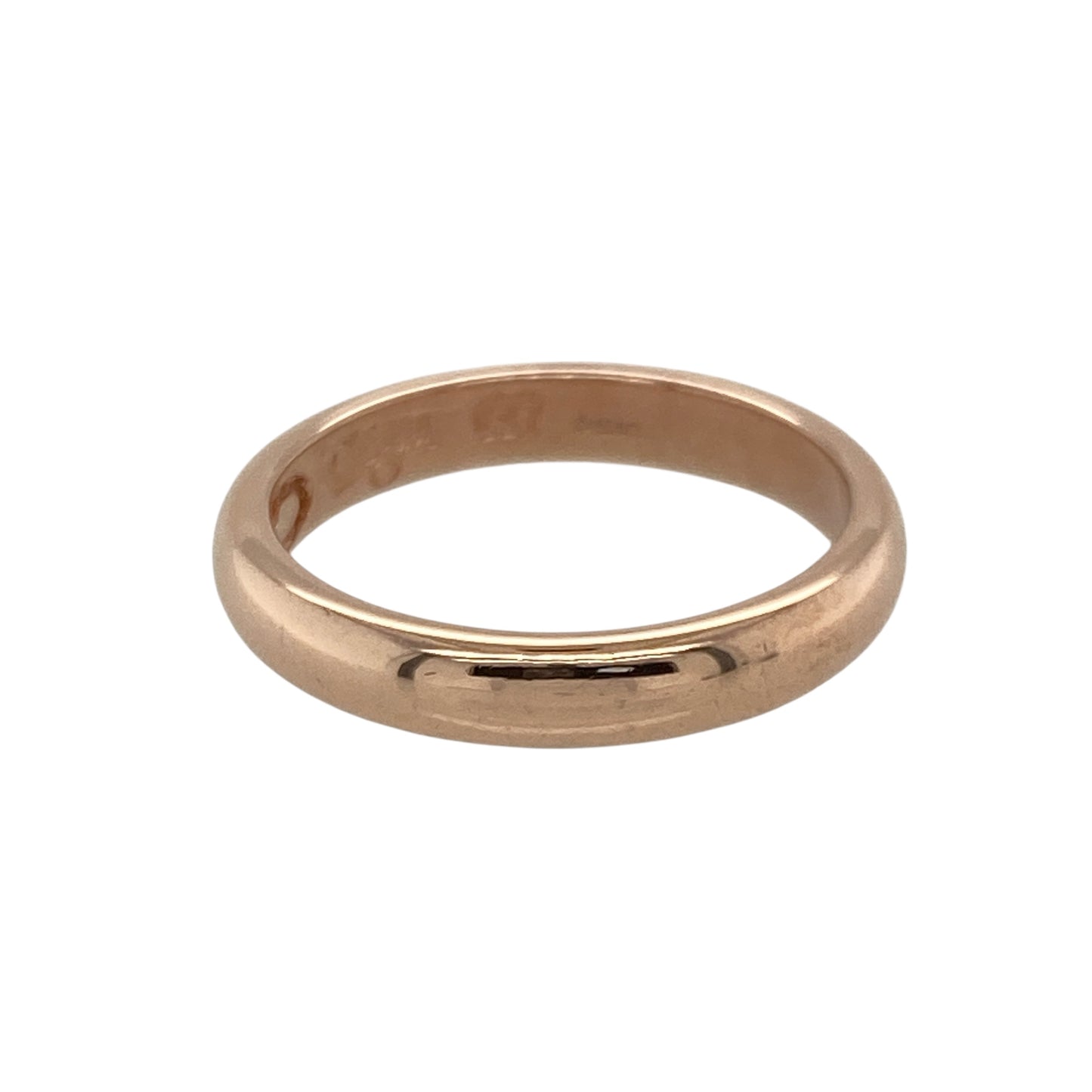 Celebrate love and tradition with this pre-owned 9ct rose gold Clogau Cariad wedding band—elegant, meaningful, and crafted with timeless sentiment.
Design: This classic 3mm band features a smooth, polished finish and the word Cariad (Welsh for “beloved”) subtly engraved inside as a symbol of enduring affection.
Material: Made from 9-carat rose gold, the band includes rare Welsh gold—renowned for its heritage and connection to love, royalty, and tradition.