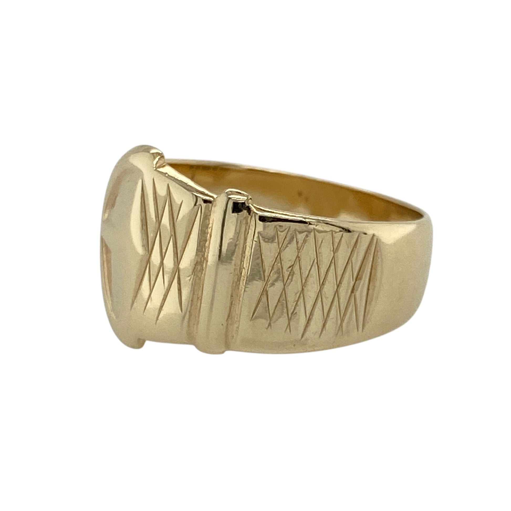 Bold and symbolic, this pre-owned 9ct yellow gold buckle ring features classic styling and meaningful design—perfect for everyday wear or a statement piece with timeless charm.
Design: The ring showcases a 13mm high front in the shape of a detailed buckle, a traditional symbol of strength, loyalty, and protection.
Material: Made from 9-carat yellow gold, the polished finish highlights the intricate buckle design with a rich, warm glow.