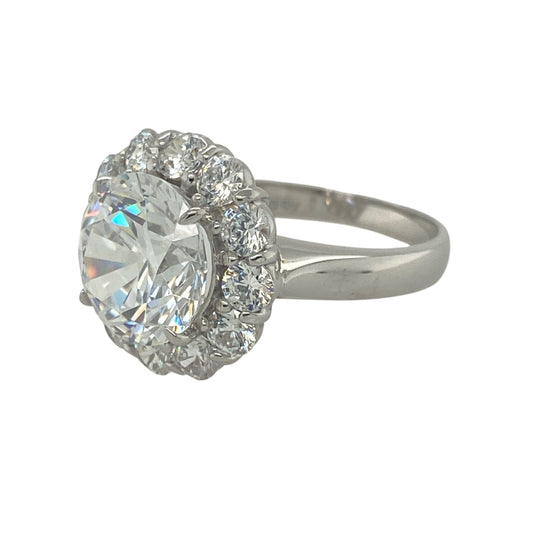 Bring bold sparkle and timeless glamour to your collection with this pre-owned 9ct white gold cubic zirconia cluster ring—a statement design with striking presence.
Design: The ring features a large 10mm diameter central cubic zirconia surrounded by smaller stones in a classic cluster arrangement, creating maximum brilliance.
Material: Made from 9-carat white gold, the polished finish enhances the bright sparkle of the cubic zirconia and adds modern elegance.