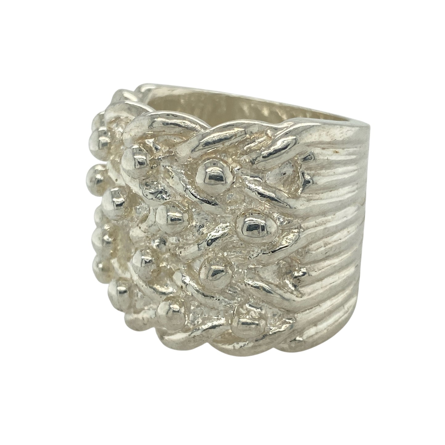 Make an unforgettable statement with this new 925 solid silver four row keeper ring, a heavyweight design with bold presence—perfect for collectors and those who love standout jewellery.
Design: The ring showcases four raised rows across the front, measuring an impressive 28mm high, creating a strong and commanding look.
Material: Made from solid 925 sterling silver, the polished finish enhances durability while highlighting the bold keeper style.
