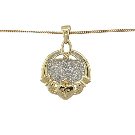 Celebrate love, loyalty, and friendship with this pre-owned 9ct yellow and white gold diamond Claddagh pendant, paired with a 20" curb chain for a meaningful and timeless look.
Design: The pendant measures 2.5cm long including the bail and features the traditional Claddagh motif of hands, heart, and crown, accented with sparkling diamonds. A small engraved ‘J’ adds a personal touch.