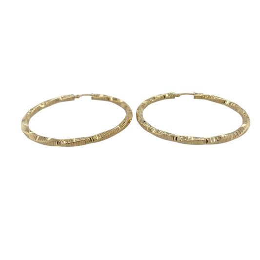 Add bold style to your collection with these pre-owned 9ct yellow gold large twisted hoop Creole earrings, a classic design with a modern twist.
Design: Each earring features a large hoop with a twisted Creole style, creating texture and movement for an eye-catching look.
Material: Made in 9-carat yellow gold, the textured finish enhances the warm tone and highlights the twisted detailing.
