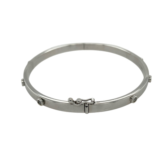 Add refined sparkle to your collection with this pre-owned 9ct white gold diamond hinged bangle, a timeless design with elegant detail.
Design: The bangle measures 4mm wide with a 6cm diameter and is set with eight diamonds across the front for subtle brilliance.
Material: Made in 9-carat white gold, the polished finish enhances the sleek tone and highlights the sparkle of the diamonds.