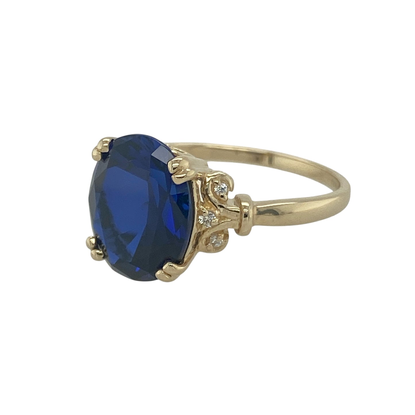 Bring bold colour and refined sparkle to your collection with this pre-owned 14ct yellow gold blue stone and cubic zirconia dress ring, a striking design with elegant detail.
Design: The ring features an 11mm by 9mm oval dark blue stone at the centre, complemented by sparkling cubic zirconia accents on the shoulders for added brilliance.
Material: Made from 14-carat yellow gold, the polished finish enhances the warm setting and beautifully contrasts with the deep blue of the stone.