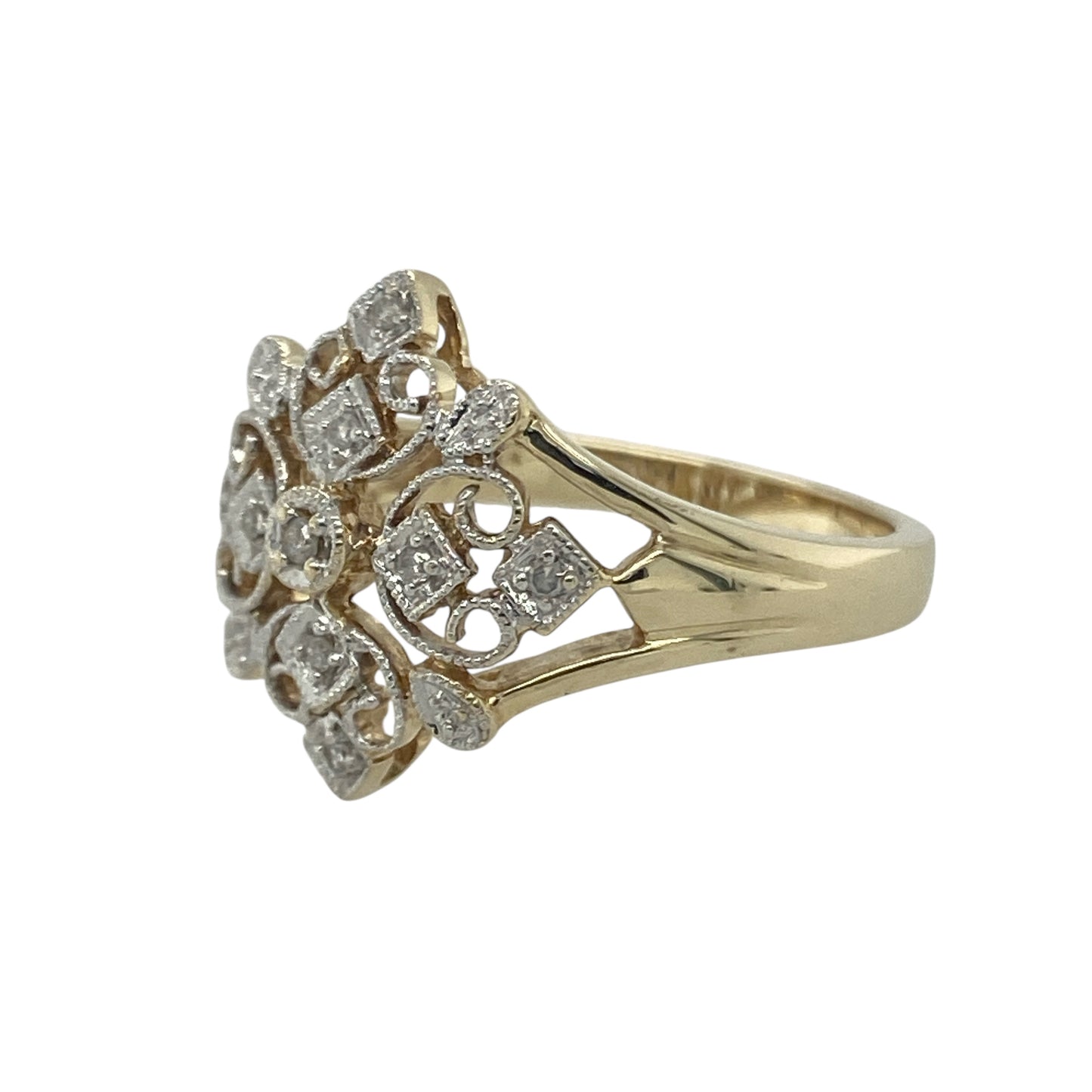 Bring vintage charm and delicate sparkle to your collection with this pre-owned 9ct yellow and white gold diamond filigree flower ring—a beautifully detailed design that captures timeless elegance.
Design: The ring features an intricate openwork filigree flower design, highlighted with diamond accents that add subtle brilliance and sophistication. The floral pattern brings a romantic, vintage-inspired appeal to the piece.