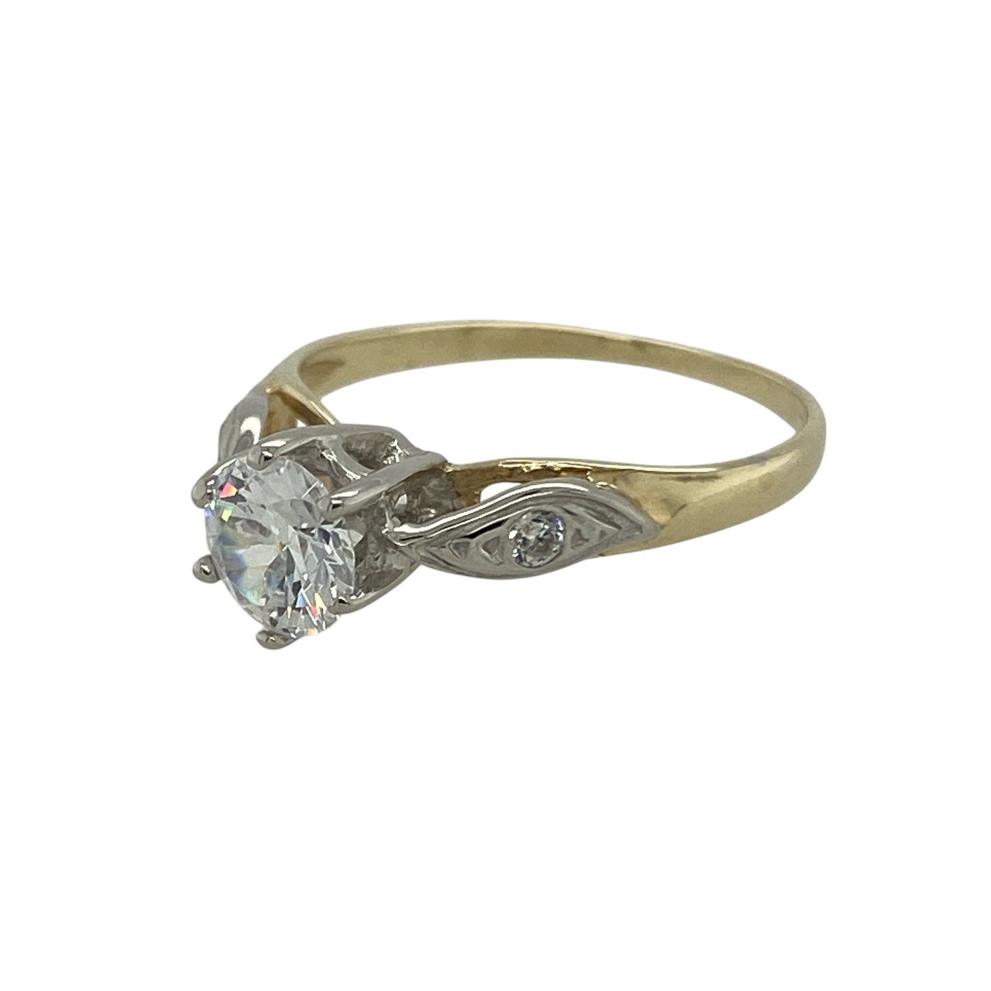 Bring classic sparkle and elegant simplicity to your collection with this pre-owned 9ct yellow gold cubic zirconia solitaire ring—a timeless design that captures refined beauty and everyday sophistication.
Design: The ring features a 6mm round cubic zirconia at the centre, complemented by a smaller stone on each shoulder for added brilliance and balance. The three-stone arrangement enhances the light-catching sparkle and gives the ring a graceful, feminine look.