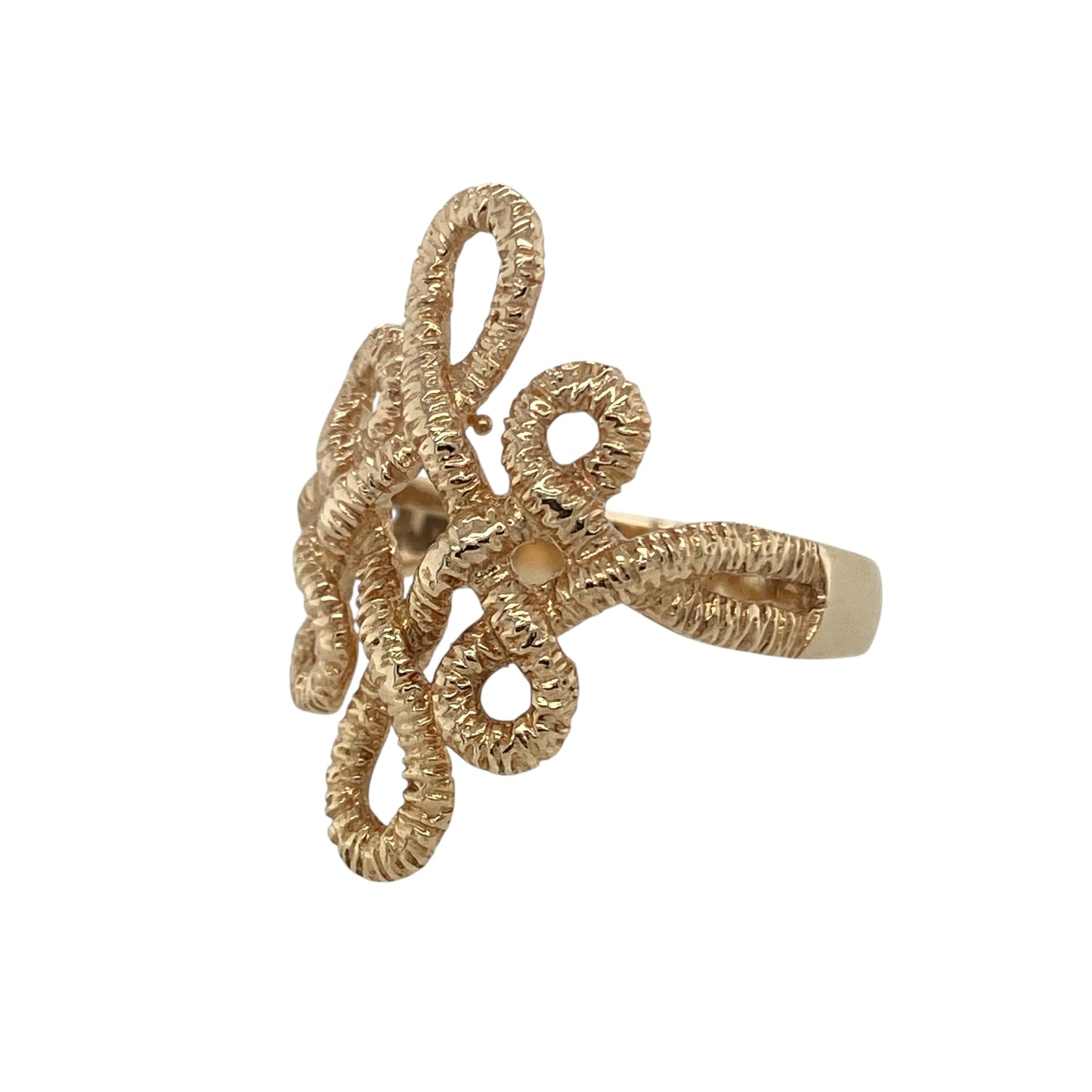 Bring bold elegance and distinctive style to your collection with this pre-owned 9ct yellow gold open weave twist dress ring—a striking design that showcases flowing movement and refined craftsmanship.
Design: The ring features an intricate open weave twist pattern across the front, creating a sculptural look with beautiful curves and light-catching detail. Its fluid design offers both texture and dimension, making it a standout statement piece.