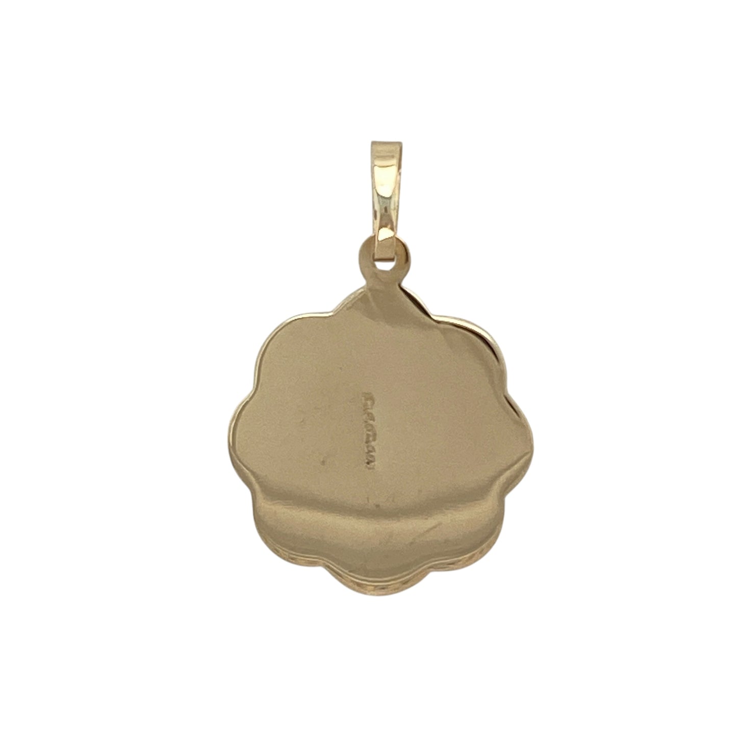 Bring faith, protection, and timeless style to your collection with this pre-owned 9ct yellow gold scalloped edge St Christopher round pendant—a beautifully crafted piece symbolising safe travels and guidance.
Design: The pendant features a finely detailed depiction of St Christopher, the patron saint of travellers, framed by an elegant scalloped edge that adds texture and sophistication to the classic round design.