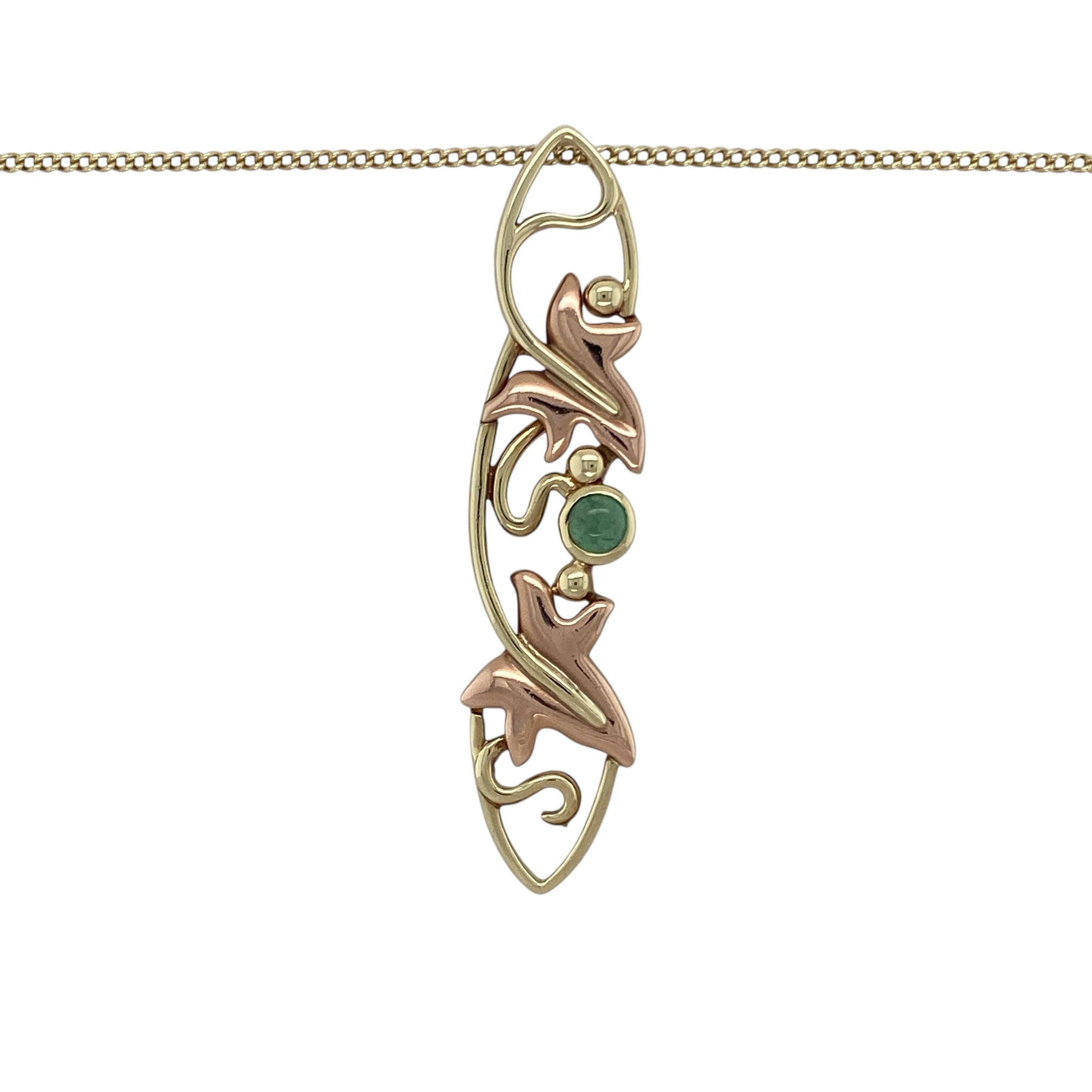 Bring elegance, heritage, and vibrant colour to your collection with this pre-owned 9ct gold Clogau emerald set Lady of Caerphilly pendant on a 20" Clogau curb chain necklace—a beautifully symbolic design inspired by Welsh legend and fine craftsmanship.
Design: The pendant features Clogau’s Lady of Caerphilly design, showcasing graceful lines and intricate detailing set with a vivid 5mm emerald at its heart. The striking green stone adds a touch of colour